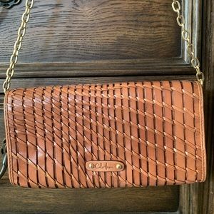 Beautiful chain accent strap.